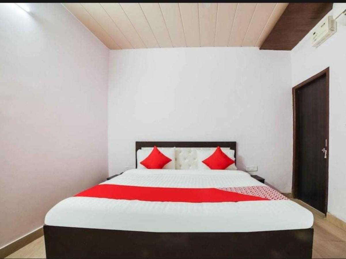 Hotel O Kl Khari Near Ashoka Park Mein Metro Nuova Delhi Esterno foto