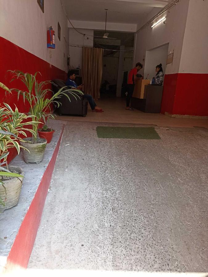 Hotel O Kl Khari Near Ashoka Park Mein Metro Nuova Delhi Esterno foto