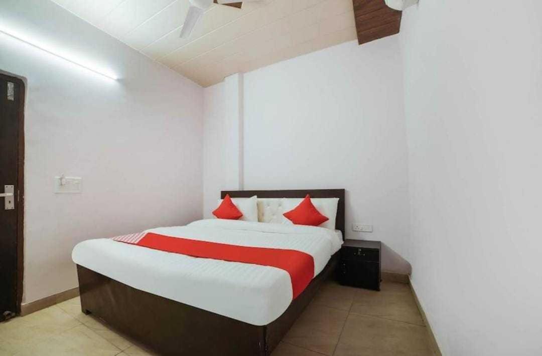 Hotel O Kl Khari Near Ashoka Park Mein Metro Nuova Delhi Esterno foto