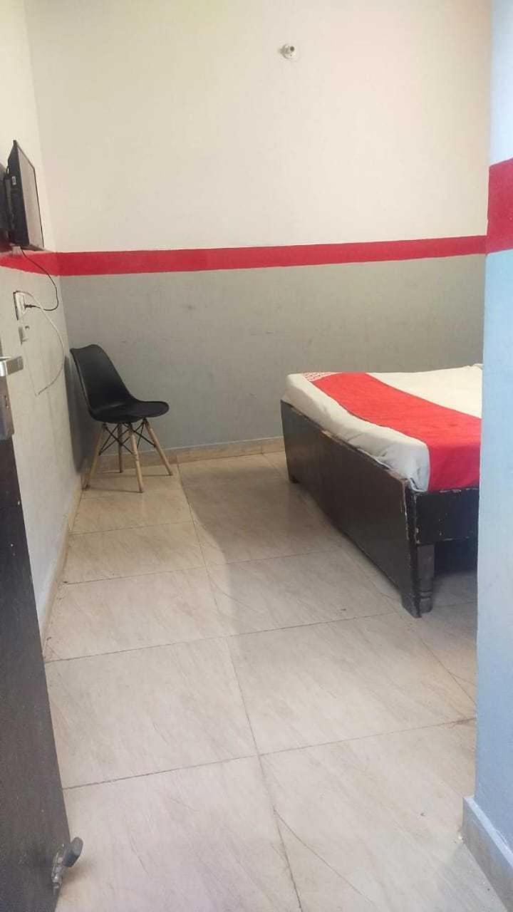 Hotel O Kl Khari Near Ashoka Park Mein Metro Nuova Delhi Esterno foto